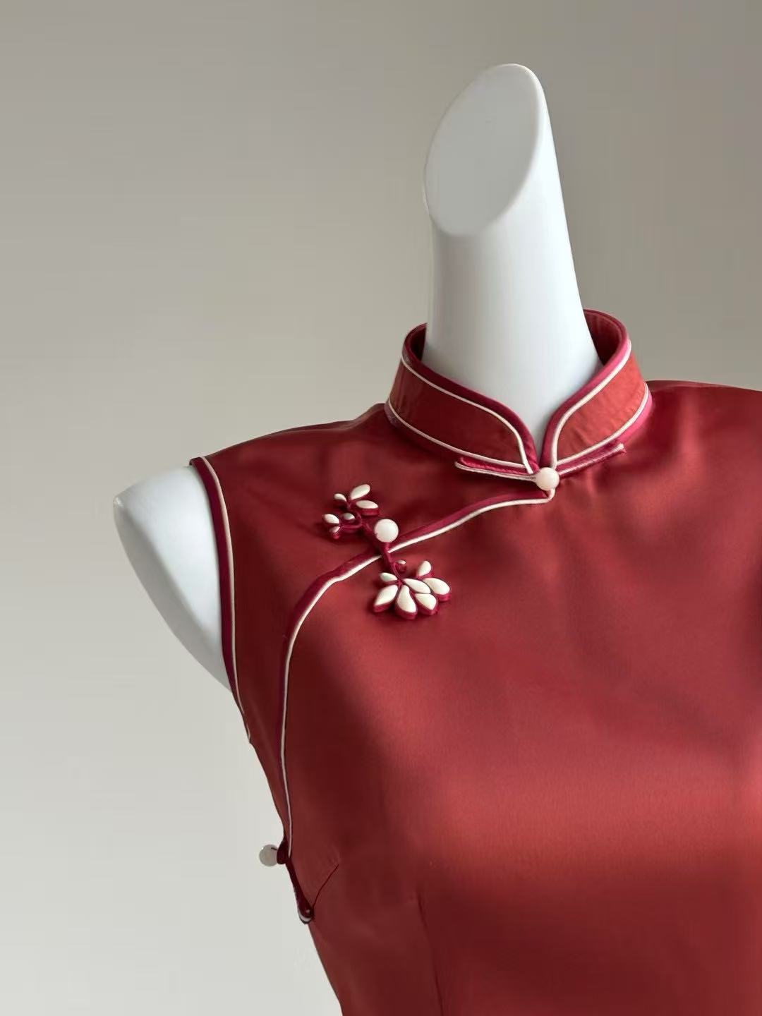 Silk Rhyme Peony - Silk Exquisitely Embroidered Red Peony Qipao