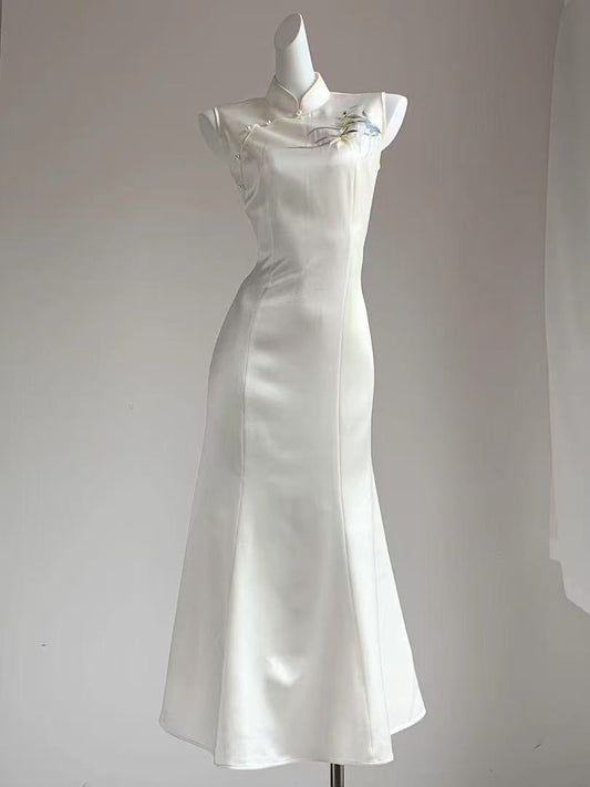 Plum Shadow Light Makeup - Satin Hand-Embroidered White Plum Blossom Modified Qipao
