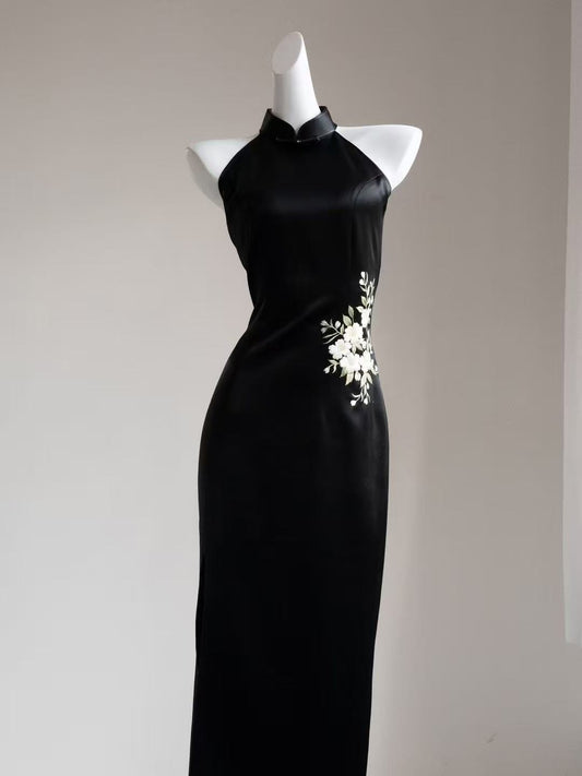 Ink Fragrance Condensed Pistil - Velvet Hand-Embroidered Black Plum Blossom Qipao